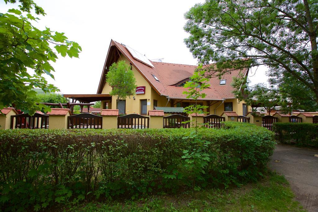 Harmonia Apartmanhaz Hajdúszoboszló Exterior foto
