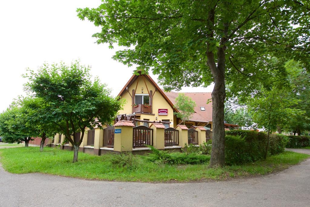 Harmonia Apartmanhaz Hajdúszoboszló Exterior foto